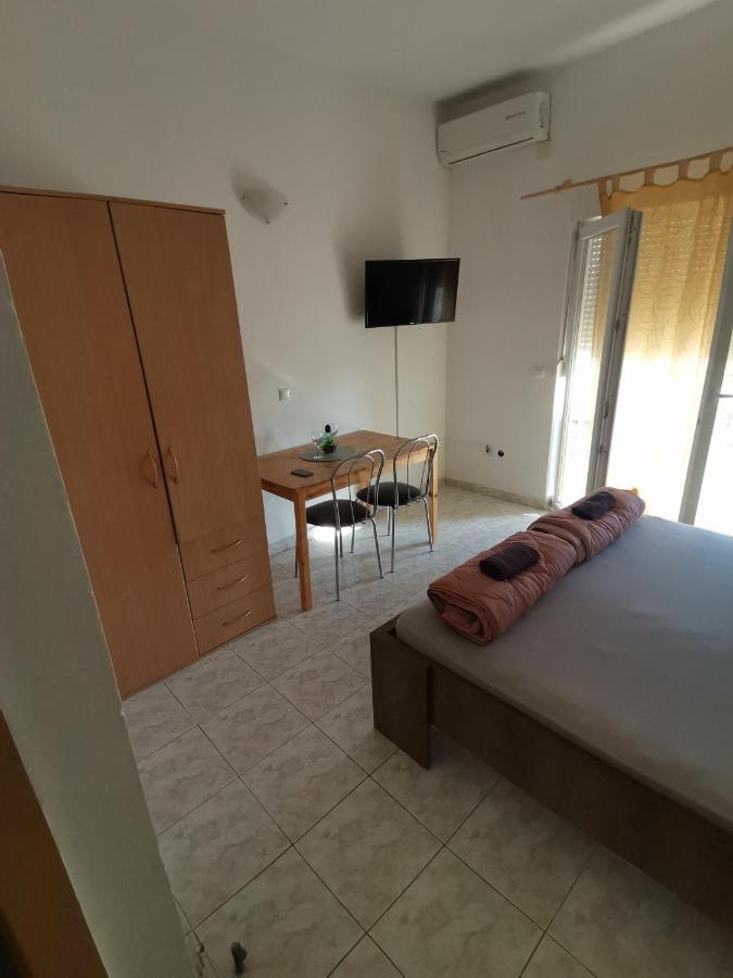 Banana Gradac (Split-Dalmatia)